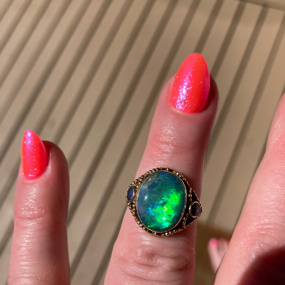 GORGEOUS 80 yrold antique black opal/sapphire ring